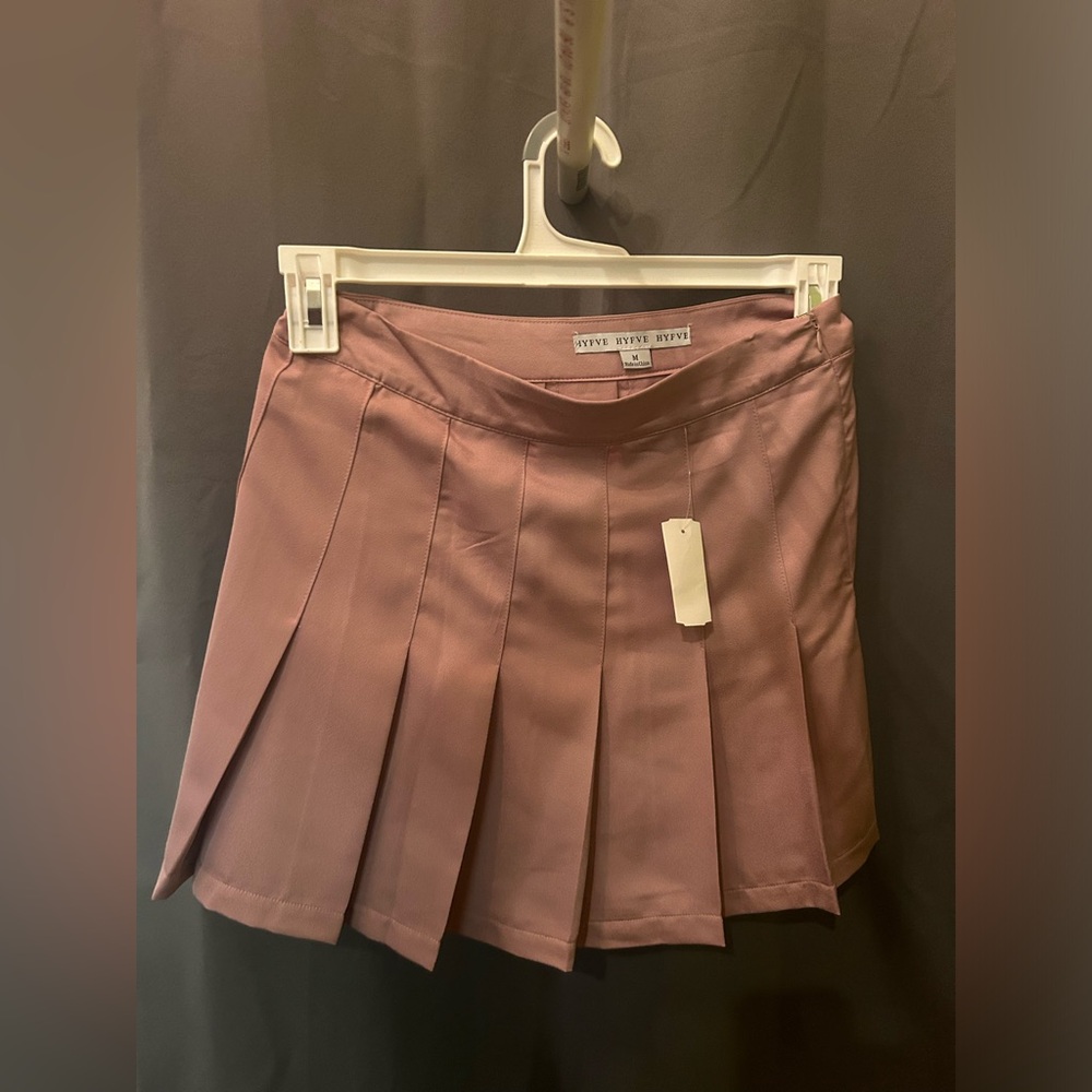 Pink pleated skirt